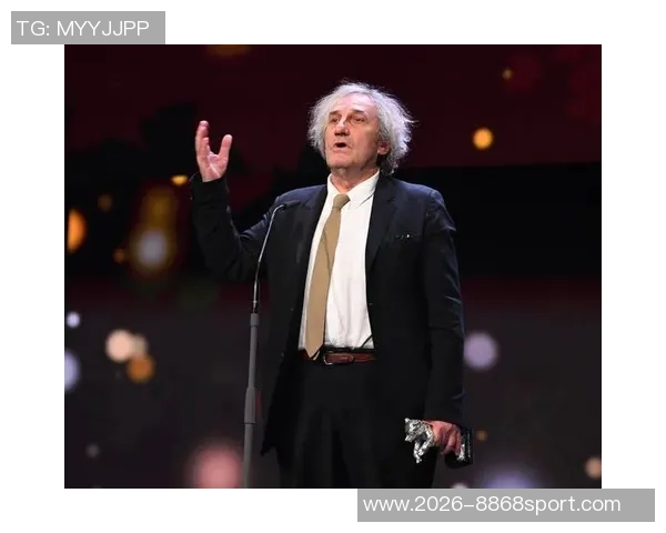 德拉普获PFA年度最佳年轻球员奖项官方晒领奖照片引关注 德拉普获PFA年度最佳年轻球员奖项官方晒领奖照片引关注