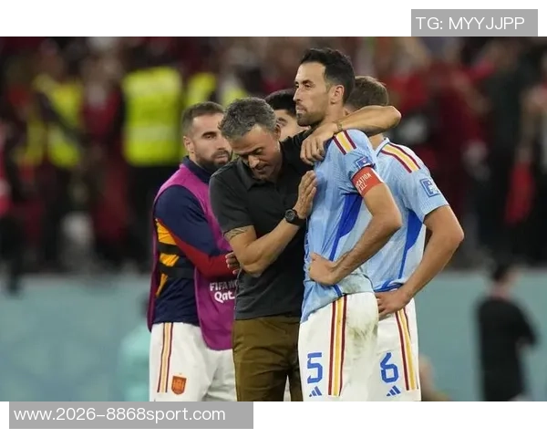 布斯克茨携妻儿共庆退役仪式迈阿密球迷齐聚致敬 布斯克茨携妻儿共庆退役仪式迈阿密球迷齐聚致敬