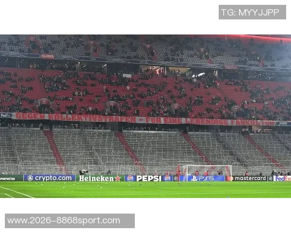 拜仁球迷呼吁理解关闭南看台的决定烟火虽扰但情感依旧坚定 拜仁球迷呼吁理解关闭南看台的决定烟火虽扰但情感依旧坚定